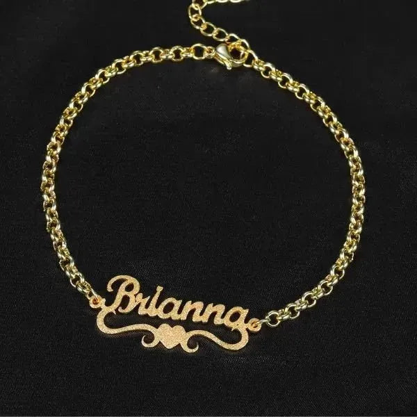 ARMBAND MIT NAMEN IN SILBER UND GOLD : IHR PERSÖNLICHES FUNKELN - Königlicher Siegelring