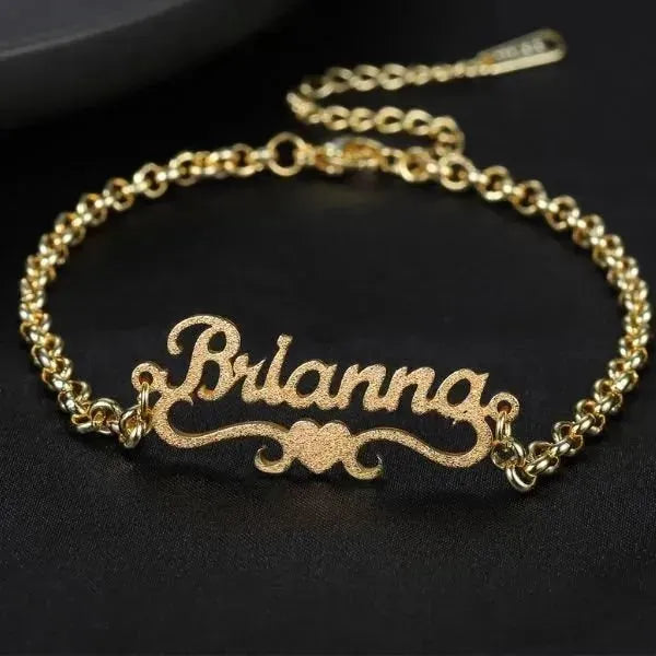 ARMBAND MIT NAMEN IN SILBER UND GOLD : IHR PERSÖNLICHES FUNKELN - Königlicher Siegelring
