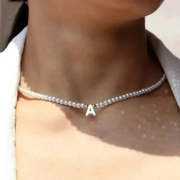 KETTE MIT BUCHSTABEN - PERLENKETTE - Königlicher Siegelring