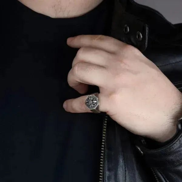 SIEGELRING HERREN KRAKE AUS STERLING SILBER - SYMBOL FÜR MYSTERIUM UND ELEGANZ - Königlicher Siegelring