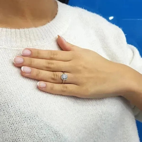 Verlobungsring mit Baguette 0,14 Karat - Reiner Glanz und Eleganz - Königlicher Siegelring