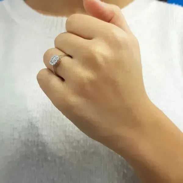 Verlobungsring mit Baguette 0,14 Karat - Reiner Glanz und Eleganz - Königlicher Siegelring