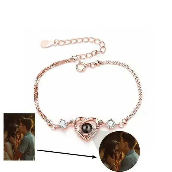 VERZAUBERN SIE IHR HERZ: PERSONALISIERTES ARMBAND MIT BILD IM STEIN - Königlicher Siegelring