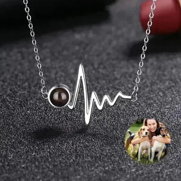 KETTE MIT BILD IM STEIN MIT HERZ-RHYTHMUS - Königlicher Siegelring