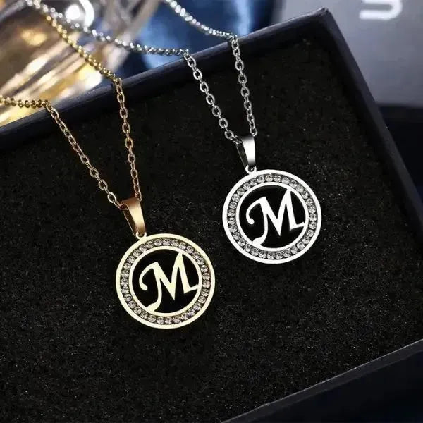 KETTE MIT BUCHSTABEN AUS DIAMANT BESTEHEND AUS INITIALIEN - Königlicher Siegelring