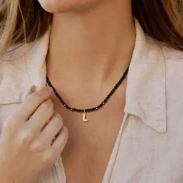 KETTE MIT BUCHSTABEN AUS DIAMANT PERLE BESTEHEND AUS INITIALIEN - Königlicher Siegelring