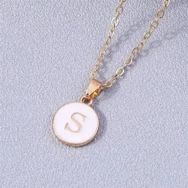 KETTE MIT BUCHSTABEN AUS GOLD BESTEHEND AUS INITIALIEN - Königlicher Siegelring