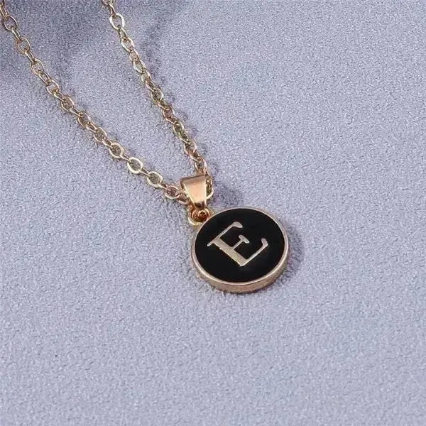 KETTE MIT BUCHSTABEN AUS GOLD BESTEHEND AUS INITIALIEN - Königlicher Siegelring