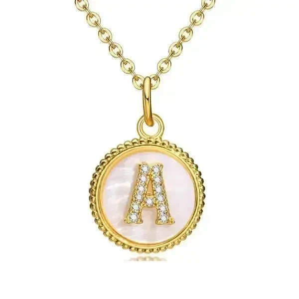 KETTE MIT BUCHSTABEN AUS GOLD-PLÄTTCHEN BESTEHEND AUS INITIALIEN - Königlicher Siegelring