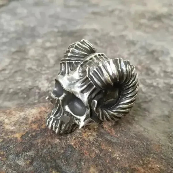 SIEGELRING HERREN EDELSTAHL GOTHIC STIL TOTENKOPF DES GEHÖRNTEN TEUFELS - Königlicher Siegelring