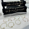 ARMBAND MIT BUCHSTABEN UND SYMBOLEN FÜR FRAUEN UND MÄDCHEN - Königlicher Siegelring