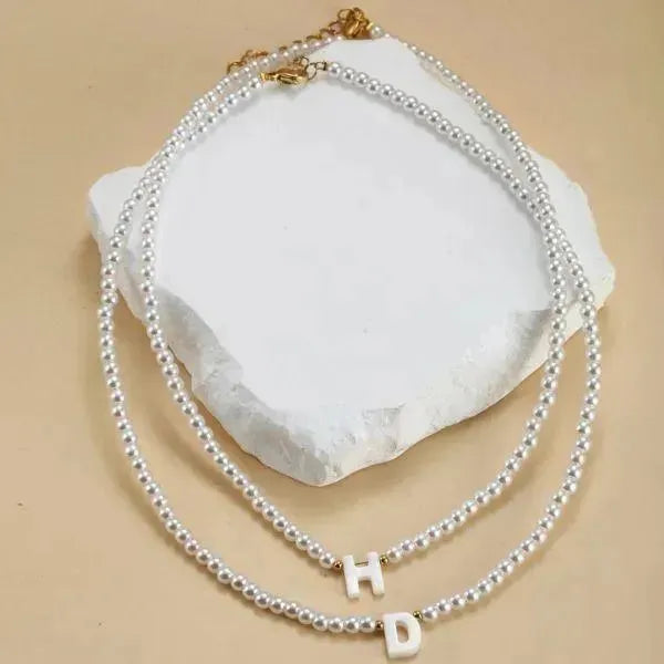KETTE MIT BUCHSTABEN - PERLENKETTE - Königlicher Siegelring