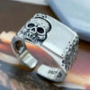 SIEGELRING GOTHIC IN STERLING SILBER MIT TEXTURIERTEM TOTENKOPF - Königlicher Siegelring
