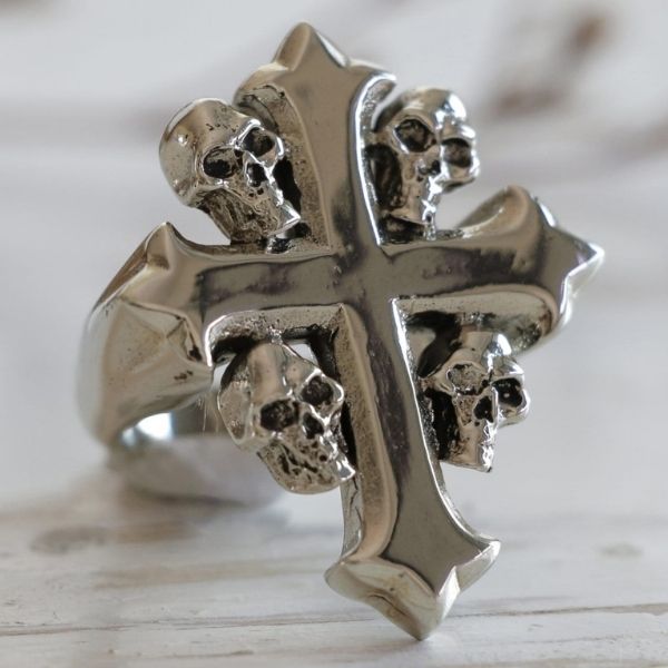 siegelring-herren-silber-religios-kreuz-christus-und-totenkopf