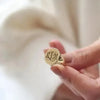 SIEGELRING PERSONALISIERTE DREI INITIALEN SILBER GOLD PLATED - Königlicher Siegelring