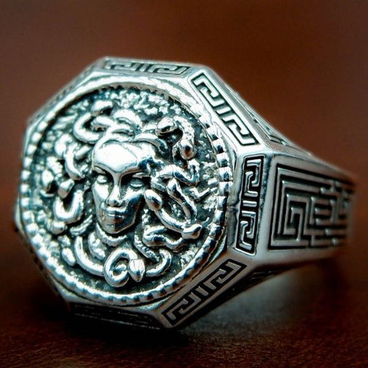 siegelring-silber-gothic-style-griechische-mythologie-medusa-handgefertigte