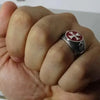 SIEGELRING TEMPLER HERREN : ROTES EMAILLE, ZEICHEN DES MUTES UND DES GLAUBENS - Königlicher Siegelring