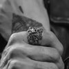 SIEGELRING TOTENKOPF SCHÄDEL MIT SKELETT - HANDGEFERTIGT GOTHIC PUNK HERREN SILBER - Königlicher Siegelring