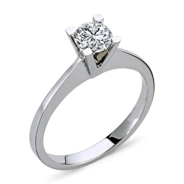 zeitloser-glanz-verlobungsringe-aus-diamant-0_50-karat-hrd-zertifiziert-ring-solitärring-koniglicher-siegelring