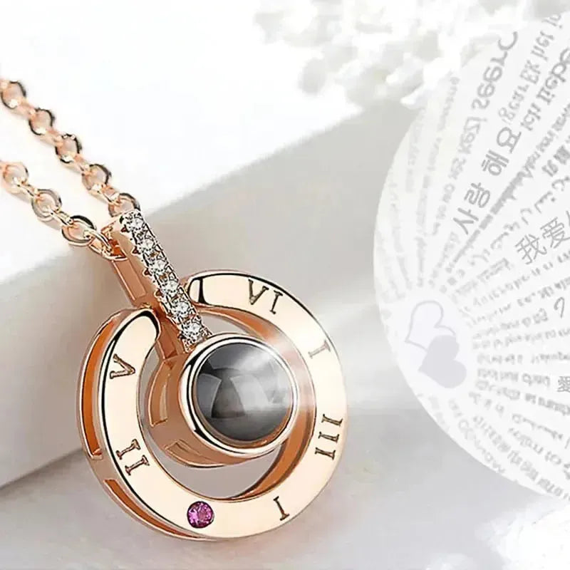 Huitan Hot Sale Round/Heart Pendant Necklace for Women with Unique Projection Function 100 Language &quot;I LOVE YOU&quot; Love Necklaces - Königlicher Siegelring