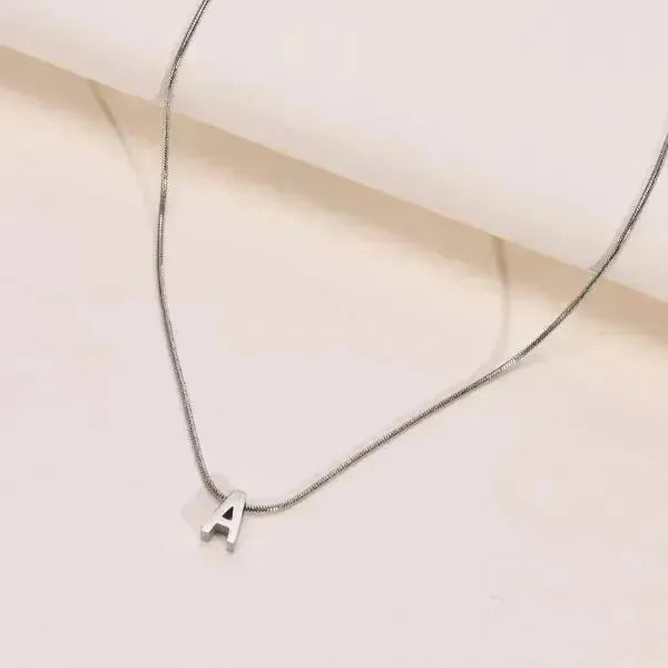 KETTE MIT BUCHSTABEN SILBER FARBE - Königlicher Siegelring
