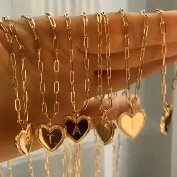 KETTE MIT BUCHSTABEN UND HERZ GOLD - Königlicher Siegelring
