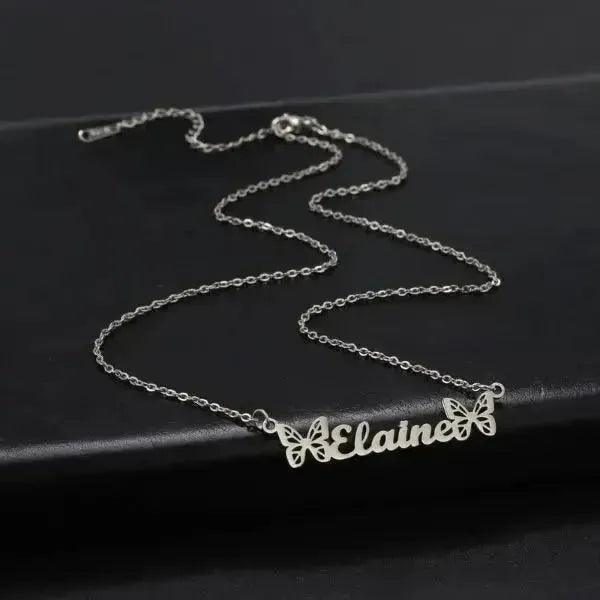 KETTE MIT NAMEN MIT SCHMETTERLING MOTIV - Königlicher Siegelring
