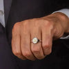 PERSONALISIERTER SIEGELRING AUS SILBER MIT INITIAL AUS GOLD - Königlicher Siegelring