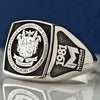 PERSONALISIERTER SIEGELRING IN QUADRATISCHER FORM AUS STERLING SILBER - Königlicher Siegelring