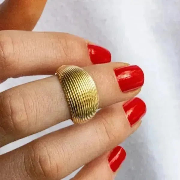 SIEGELRING DAMEN GOLD 14 KARAT AUFFÄLLIG UND ELEGANT - Königlicher Siegelring