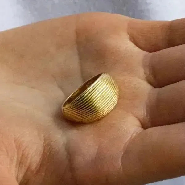 SIEGELRING DAMEN GOLD 14 KARAT AUFFÄLLIG UND ELEGANT - Königlicher Siegelring