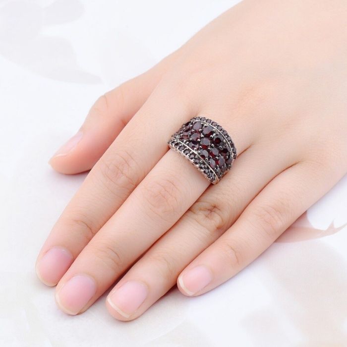  siegelring-damen-silber-innen-blendender-ring-feine-steine-garnet-stein