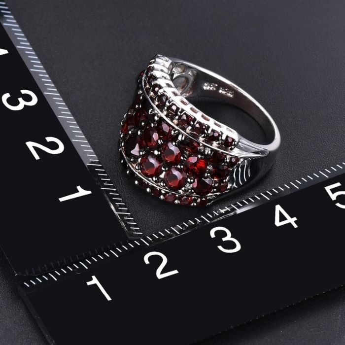  siegelring-damen-silber-innen-blendender-ring-feine-steine-garnet-stein