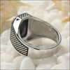 SIEGELRING FÜR HERREN IN SILBER IM RETRO-STIL MIT SCHWARZEM HARZ GESTREIFT - Königlicher Siegelring