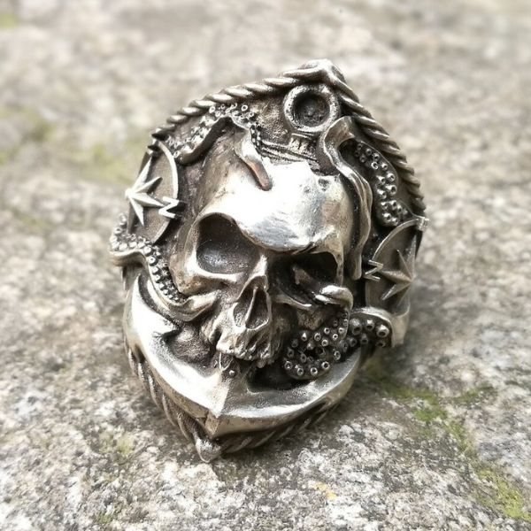     siegelring-herren-edelstahl-stil-gotisch-ausdrucksstarker-totenkopf-olie-ring