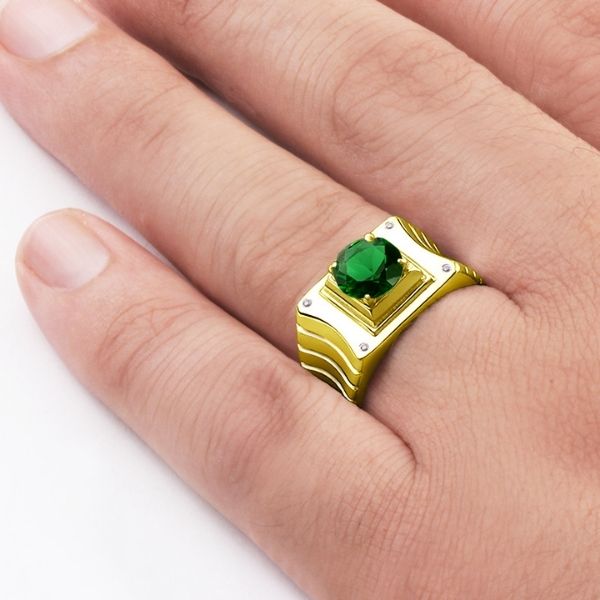     siegelring-herren-gold-mit-diamanten-und-smaragden-gekleidet-mit-stein